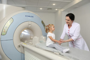 С какого возраста можно проводить МРТ мозга ребенку?